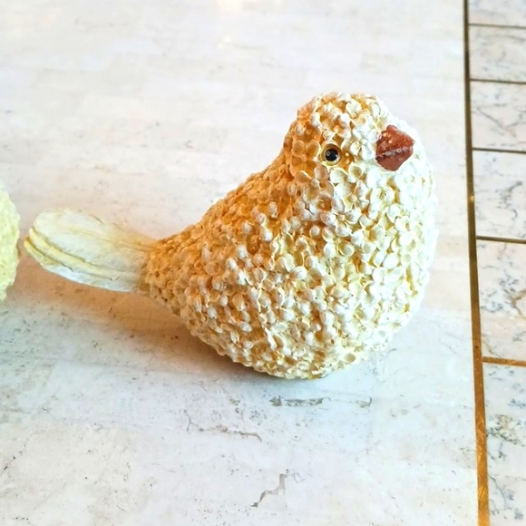 Bird figurines- resin set of 2 - floral design on birds - yellow. Valeri Parhill - Picture 9 of 15